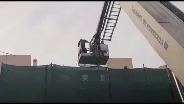 Robó, intentó escapar y lo rescataron los bomberos Robó, intentó escapar y lo rescataron los bomberos