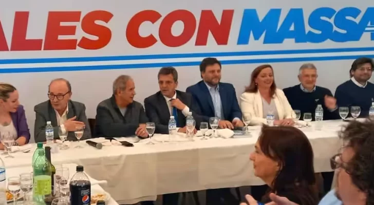 Al compás de cánticos de Alfonsín, Massa recibió el respaldo de un sector de la UCR