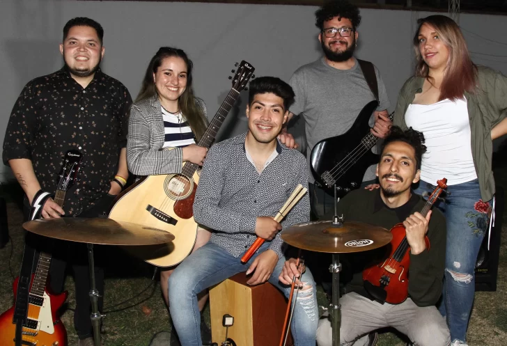 Pone primera para cantar Pone primera para cantar