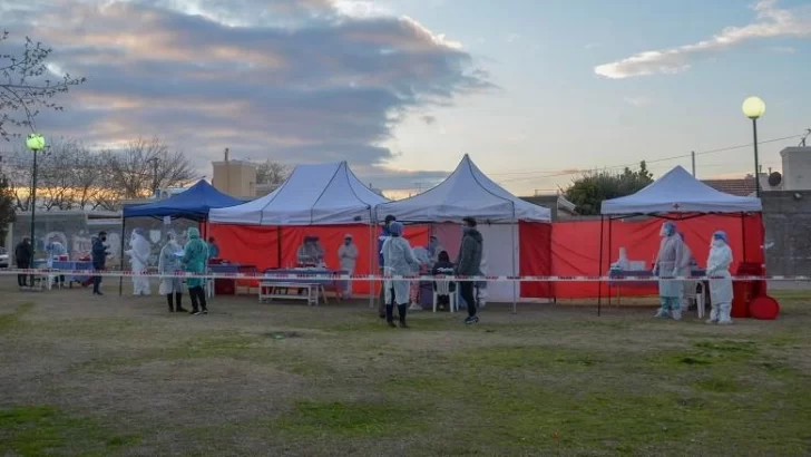 Rastrillaje sanitario en la Feria de Rawson en busca de nuevos casos de Covid-19