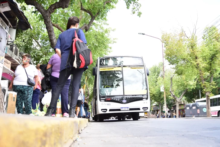 Empresarios aseguran que el transporte está garantizado para el lunes en San Juan Empresarios aseguran que el transporte está garantizado para el lunes en San Juan