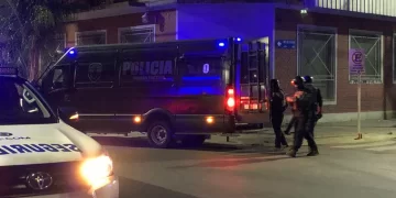 Toma de rehenes con más de 100 disparos: un hombre se atrincheró en su casa Toma de rehenes con más de 100 disparos: un hombre se atrincheró en su casa