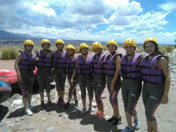 El álbum de las candidatas a Reina practicando rafting El álbum de las candidatas a Reina practicando rafting