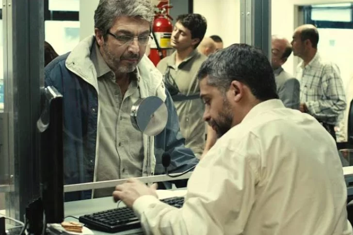 Bombita, ¿sos vos?: Le llevaron la camioneta por una infracción y la sacó destrozando el portón