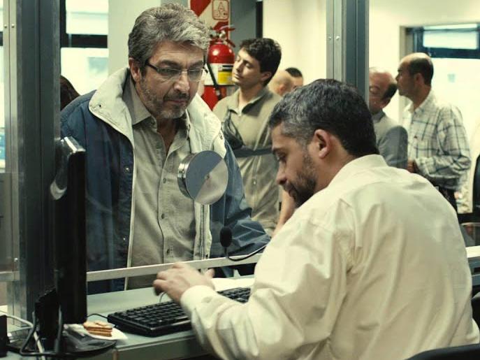 Bombita, ¿sos vos?: Le llevaron la camioneta por una infracción y la sacó destrozando el portón