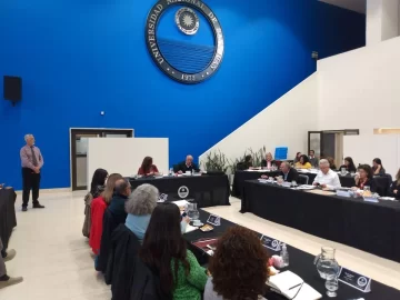 Buscan implementar régimen que contenga a estudiantes que trabajan o cuidan a familiar Buscan implementar régimen que contenga a estudiantes que trabajan o cuidan a familiar