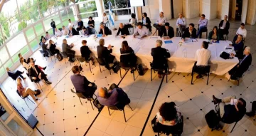 Fernández encabeza una reunión para definir más medidas Fernández encabeza una reunión para definir más medidas