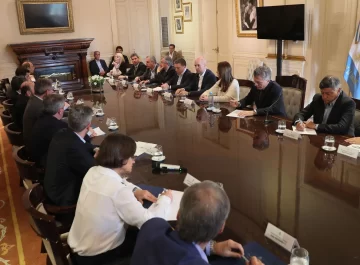 Hubo consenso político en la cumbre Macri-gobernadores y ahora decide el Congreso Hubo consenso político en la cumbre Macri-gobernadores y ahora decide el Congreso