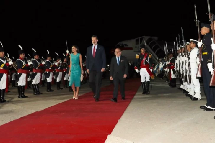 Luego del papelón en la recepción de los Reyes, renunció un funcionario de Cancillería