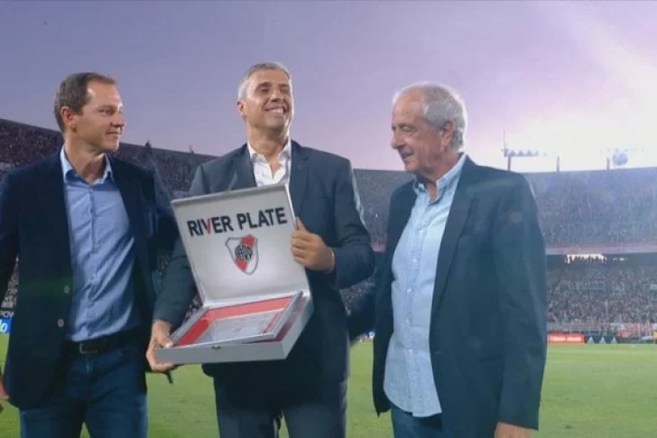 Crespo, ovacionado por el Monumental