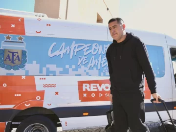 Riquelme respaldó a Ibarra, apuntó a Macri y viajó a San Juan para Boca-Patronato Riquelme respaldó a Ibarra, apuntó a Macri y viajó a San Juan para Boca-Patronato