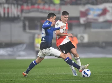 Con polémica, Vélez defendió su ventaja y eliminó a River en el Monumental Con polémica, Vélez defendió su ventaja y eliminó a River en el Monumental