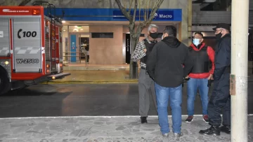 La primera imagen del interior del banco, el lugar por el que el ladrón trató de escapar La primera imagen del interior del banco, el lugar por el que el ladrón trató de escapar