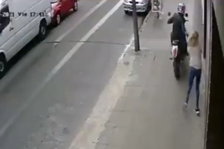 Una mujer murió de un infarto luego de ser asaltada por un motochorro