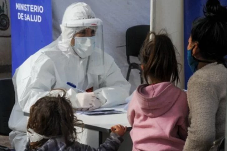 Un hombre con Covid-19 viajó en un micro junto a repatriados que llegarán a San Juan