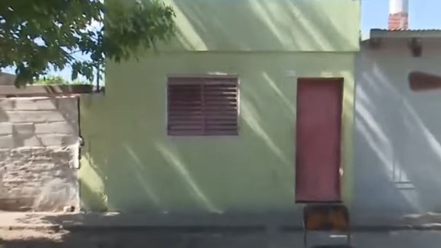 Delincuentes incendiaron una casa familiar en Rosario: una pareja, internada Delincuentes incendiaron una casa familiar en Rosario: una pareja, internada