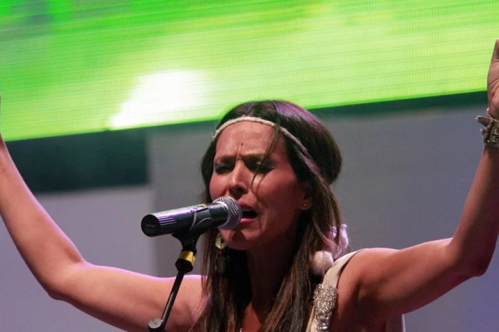 La folklorista Roxana Carabajal recuperó su libertad tras defender a un grupo anticuarentena