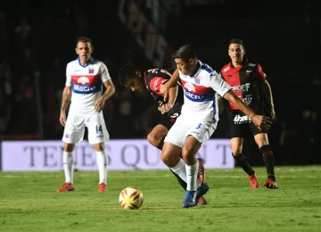 Colón y Tigre igualaron sin goles en el primer partido de la Copa de la Superliga
