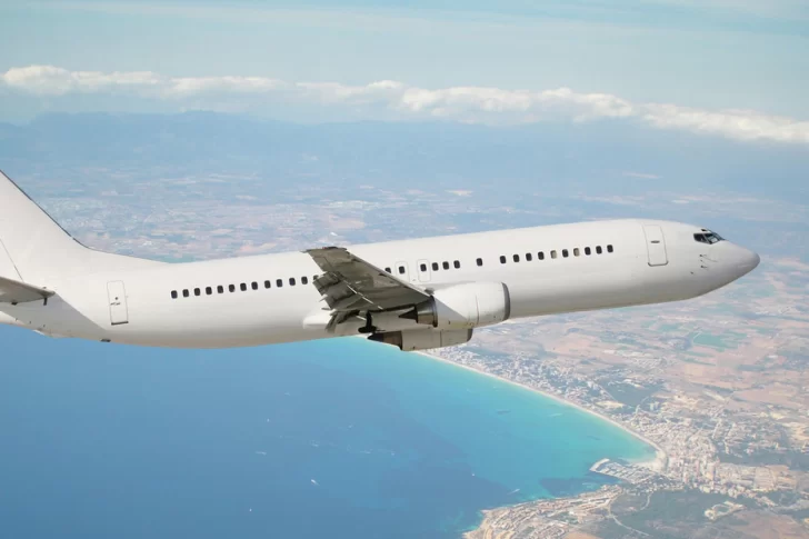 ViajAR lanzó ofertas aéreas con descuentos de hasta un 70% en vuelos de cabotaje