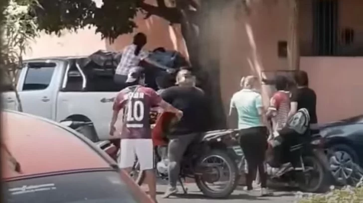 Se robaron de la morgue el cuerpo de un hombre que habría muerto de coronavirus para bañarlo y velarlo