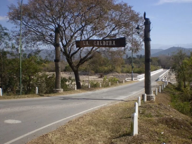 Alumnos de un colegio de Salta descuartizaron una gallina durante un acto por el 25 de Mayo