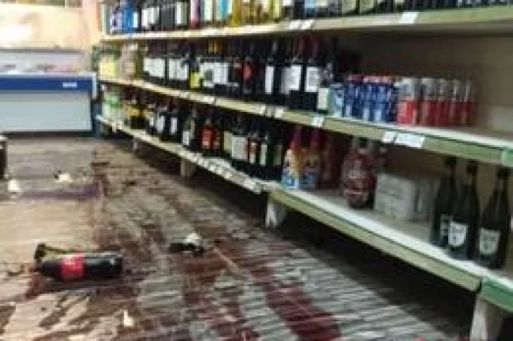 [VIDEO] Un fuerte sismo en Salta hizo correr a vecinos y dejó daños en supermercados