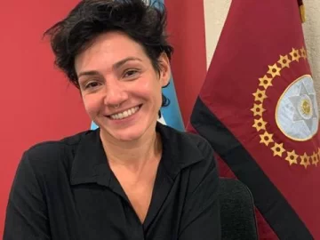 [VIDEO] Una secretaria de Cultura generó polémica al detallar su agenda desde la cama