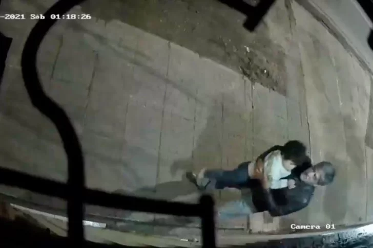 Un hombre violó en plena calle a un nene de 3 años que estaba perdido y quedó filmado