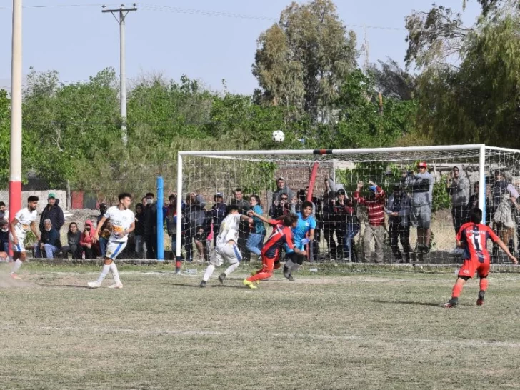 San Lorenzo de Ullum se quedó con el invicto de Colón y se prende en la lucha por la punta