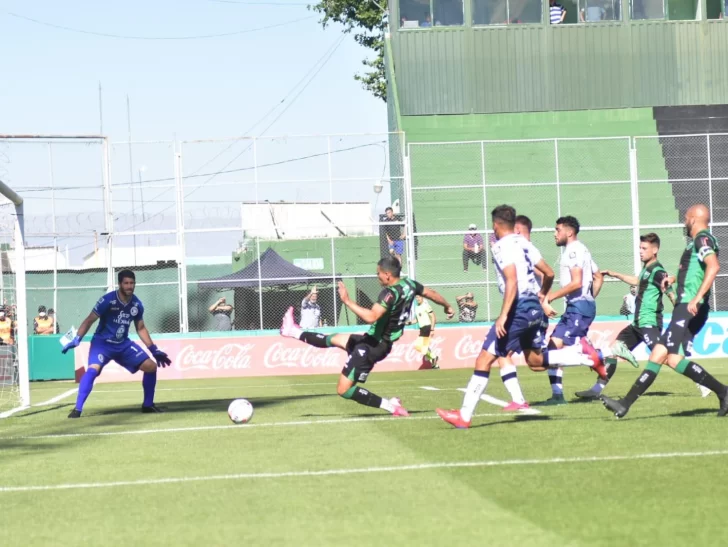 San Martín cerró el año con una derrota frente a Independiente Rivadavia San Martín cerró el año con una derrota frente a Independiente Rivadavia