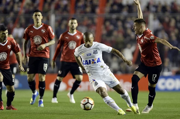 Carlos Sánchez fue habilitado para jugar frente a Independiente