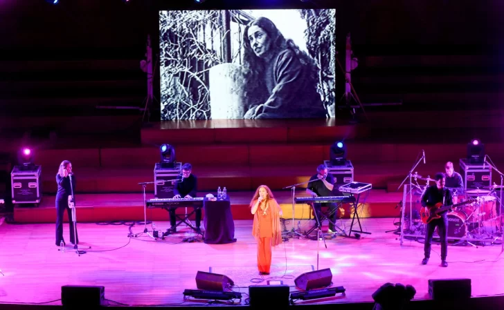 En un Juan Victoria lleno, Sandra Mihanovich repasó su historia En un Juan Victoria lleno, Sandra Mihanovich repasó su historia