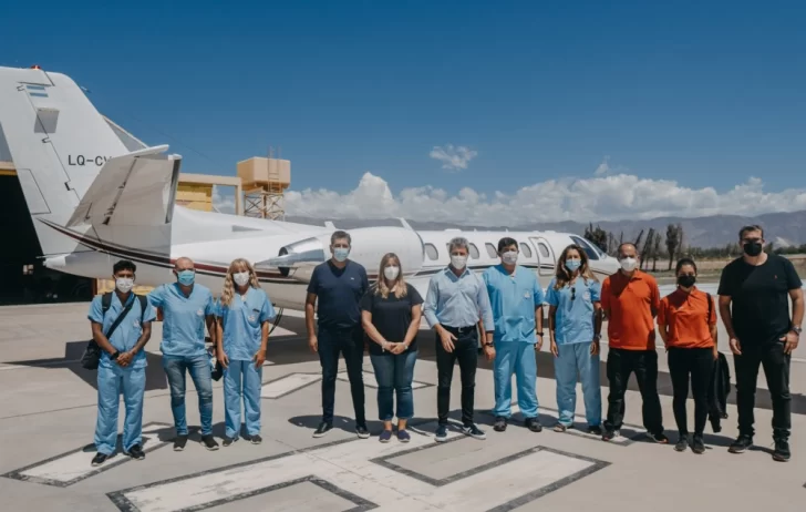 Más ayuda de San Juan: Uñac despidió al nutrido equipo sanitario que viaja a Corrientes Más ayuda de San Juan: Uñac despidió al nutrido equipo sanitario que viaja a Corrientes