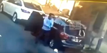 Mató a un ladrón que intentó robarle el auto, luego estacionó y se fue a trabajar Mató a un ladrón que intentó robarle el auto, luego estacionó y se fue a trabajar