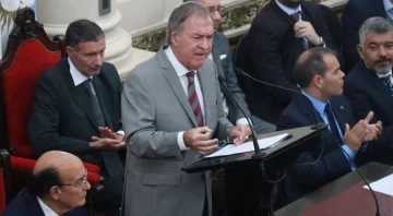 Schiaretti: “El peronismo tiene posibilidades de ganar en 2019 si deja atrás al kirchnerismo” Schiaretti: “El peronismo tiene posibilidades de ganar en 2019 si deja atrás al kirchnerismo”