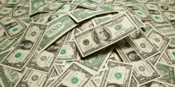 Por altas tasas, el dólar se hundió en el mes 27 centavos a $17,68 Por altas tasas, el dólar se hundió en el mes 27 centavos a $17,68