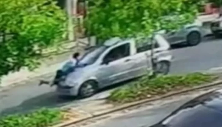 Chocó, se negó a pasarle datos del seguro y lo mató después de llevarlo tres cuadras sobre el capot Chocó, se negó a pasarle datos del seguro y lo mató después de llevarlo tres cuadras sobre el capot