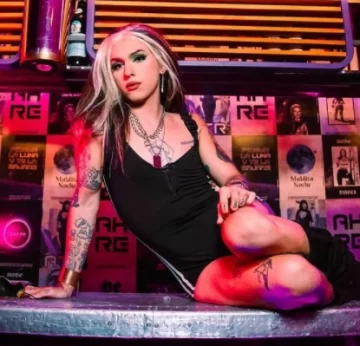 Estanislao Fernández sorprendió con una super tanga y le llovieron los elogios: “Tenes mejor lomo que Pampita”