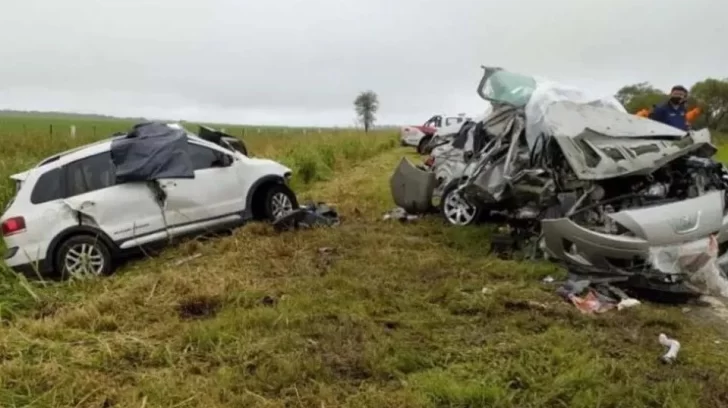 Cuatro muertos y dos menores de edad internados luego de un violento accidente Cuatro muertos y dos menores de edad internados luego de un violento accidente