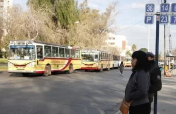 Levantaron el paro de colectivos que estaba anunciado para el lunes Levantaron el paro de colectivos que estaba anunciado para el lunes