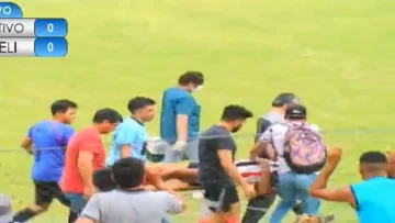 Un petardo y una golpiza a un árbitro obligaron a suspender las semis del fútbol veinticinqueño Un petardo y una golpiza a un árbitro obligaron a suspender las semis del fútbol veinticinqueño