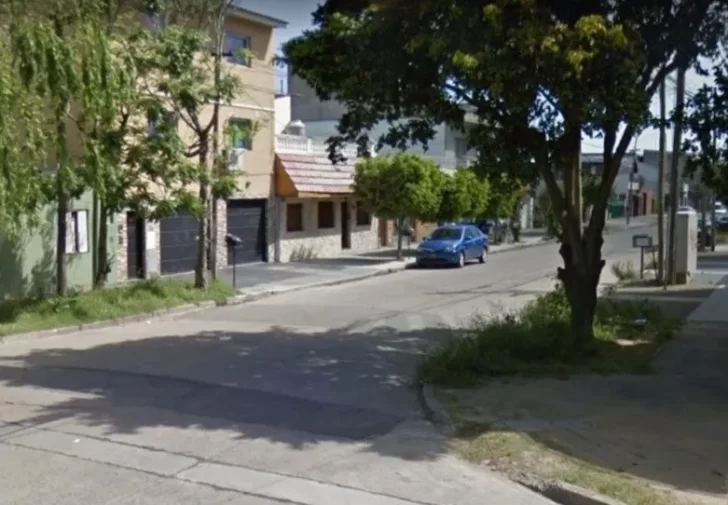 Policía mató a uno de los dos ladrones que quisieron robarle el auto a un amigo Policía mató a uno de los dos ladrones que quisieron robarle el auto a un amigo