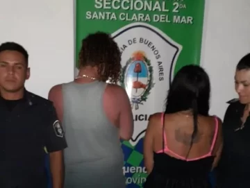 Una pareja dejó a su hija de 2 años enterrada en la orilla para tener sexo en el mar Una pareja dejó a su hija de 2 años enterrada en la orilla para tener sexo en el mar