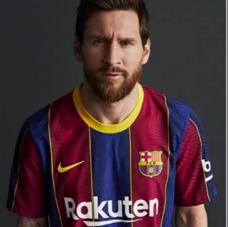 Barcelona sacó a la venta su nueva camiseta con la imagen de Messi y estallaron los memes Barcelona sacó a la venta su nueva camiseta con la imagen de Messi y estallaron los memes