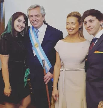 Las fotos de la novia de Estanislao Fernández en la Rosada que se hicieron virales Las fotos de la novia de Estanislao Fernández en la Rosada que se hicieron virales