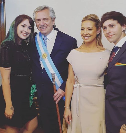 Las fotos de la novia de Estanislao Fernández en la Rosada que se hicieron virales Las fotos de la novia de Estanislao Fernández en la Rosada que se hicieron virales