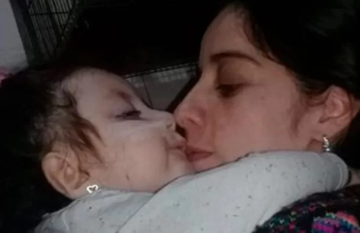 Adoptó a nena abandonada aunque sabía que se iba a morir: “Te amé como a nadie, te cuidé como pude” Adoptó a nena abandonada aunque sabía que se iba a morir: “Te amé como a nadie, te cuidé como pude”