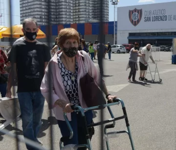 Murió una mujer de 86 años en un vacunatorio de CABA tras recibir la vacuna Sputnik V Murió una mujer de 86 años en un vacunatorio de CABA tras recibir la vacuna Sputnik V