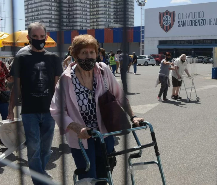 Murió una mujer de 86 años en un vacunatorio de CABA tras recibir la vacuna Sputnik V Murió una mujer de 86 años en un vacunatorio de CABA tras recibir la vacuna Sputnik V