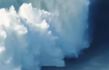 [VIDEO] Una ola de 18 metros se ‘tragó’ a un surfista en Portugal